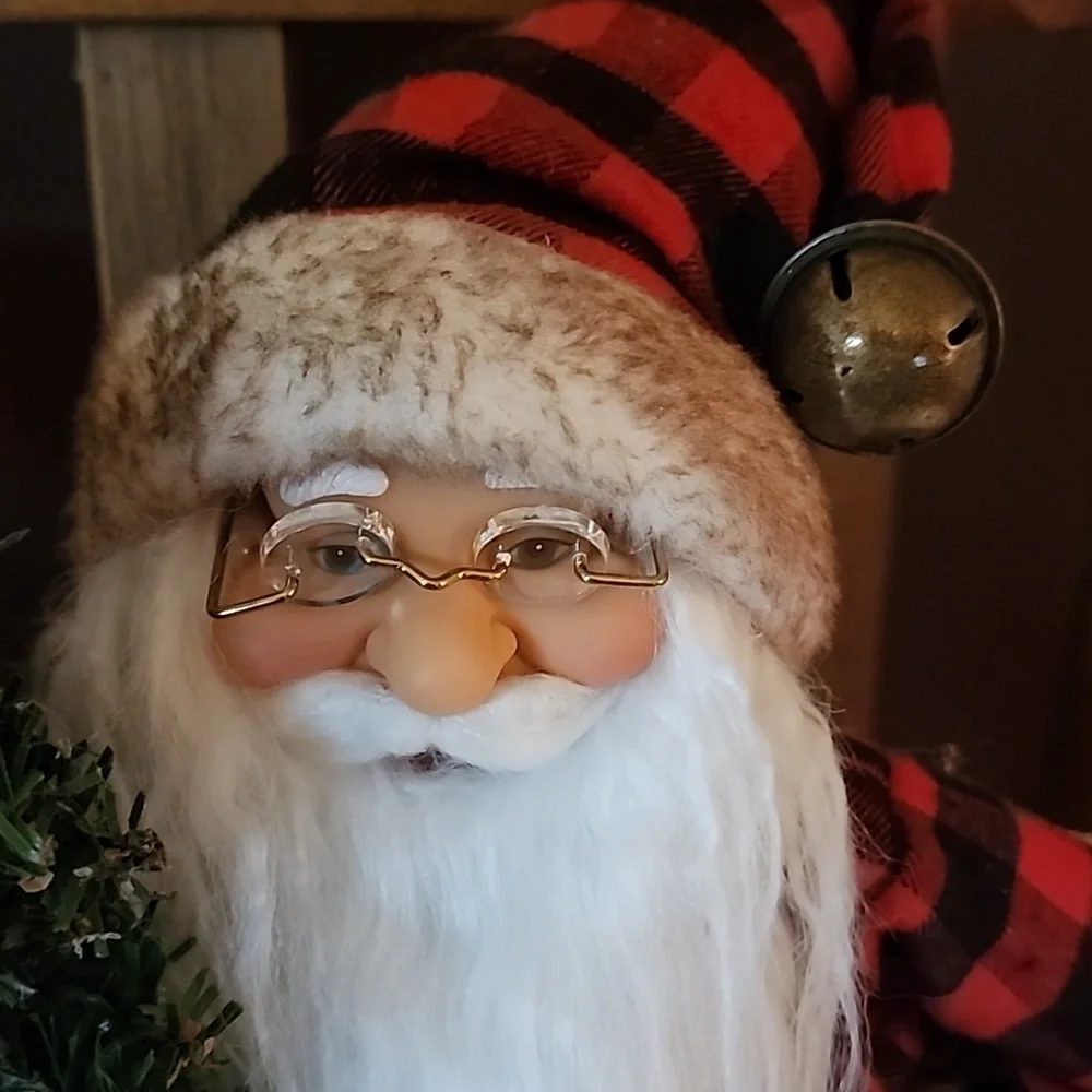 Holiday Rustic Santa Display 🎅 - Picture 2 of 9